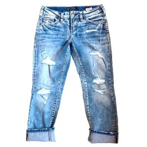 LIKE NEW SILVER JEANS Light Wash Distressed Aiko Mid Capri Size W26/L24